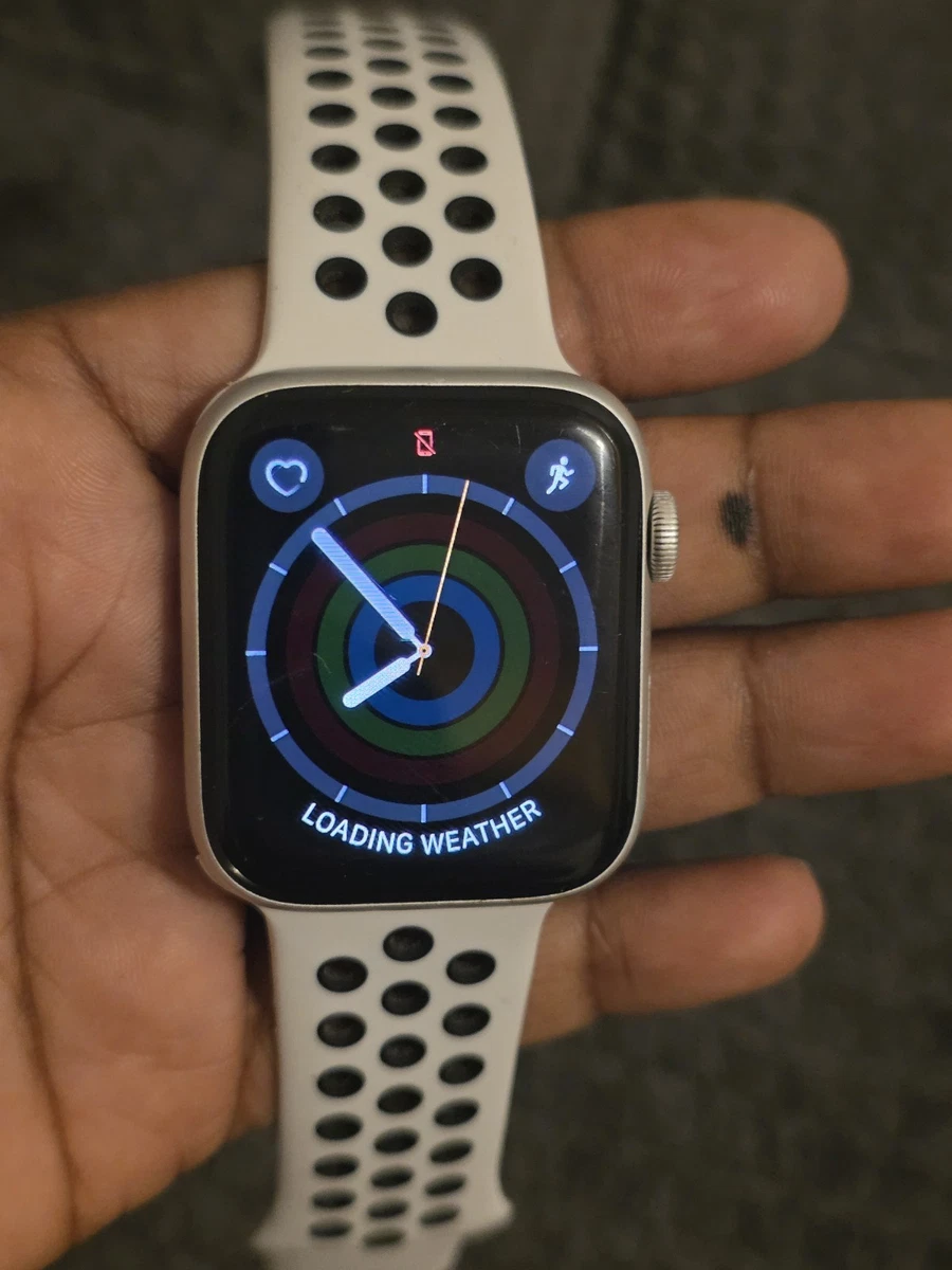 Apple watch Nike SEモデル 40㎜ BT80％ Ｆ Apple Watch Nike SE (1st Gen) GPS + Cellular 40mm Silver Aluminum
