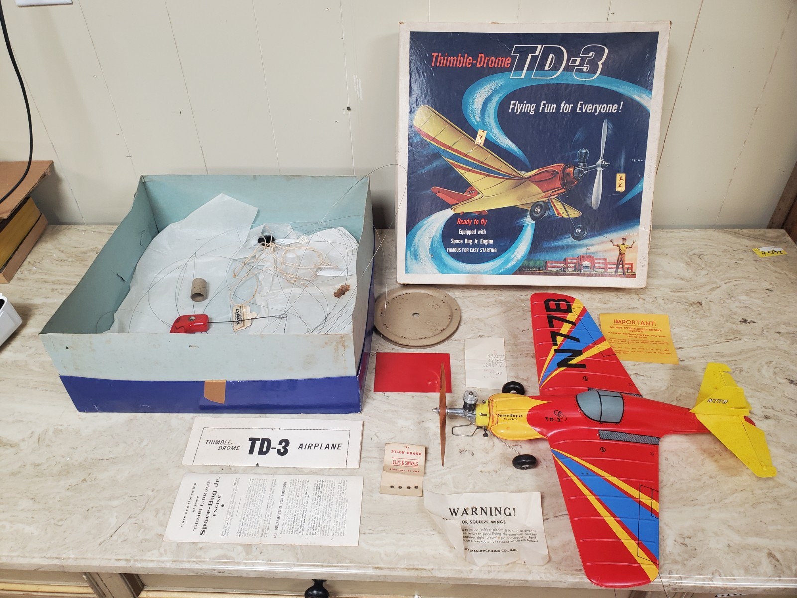 Vtg Cox Thimble Drome TD-3 Flying W/ Space Bug Engine No. 601-C