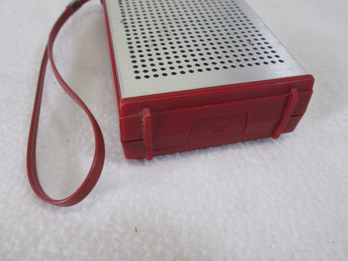 Vintage 1980's Sound Design red AM portable pocket radio Hong Kong