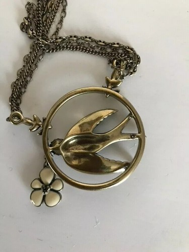 Nuevo Collar Colgante Nica Golondrina Pájaro Antiguo Latón Brillante Estrás - Imagen 6 de 8