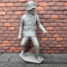 World War 2 German Toy Soldier Throwing Grenade Military Resin 1/32 WW2 Figure