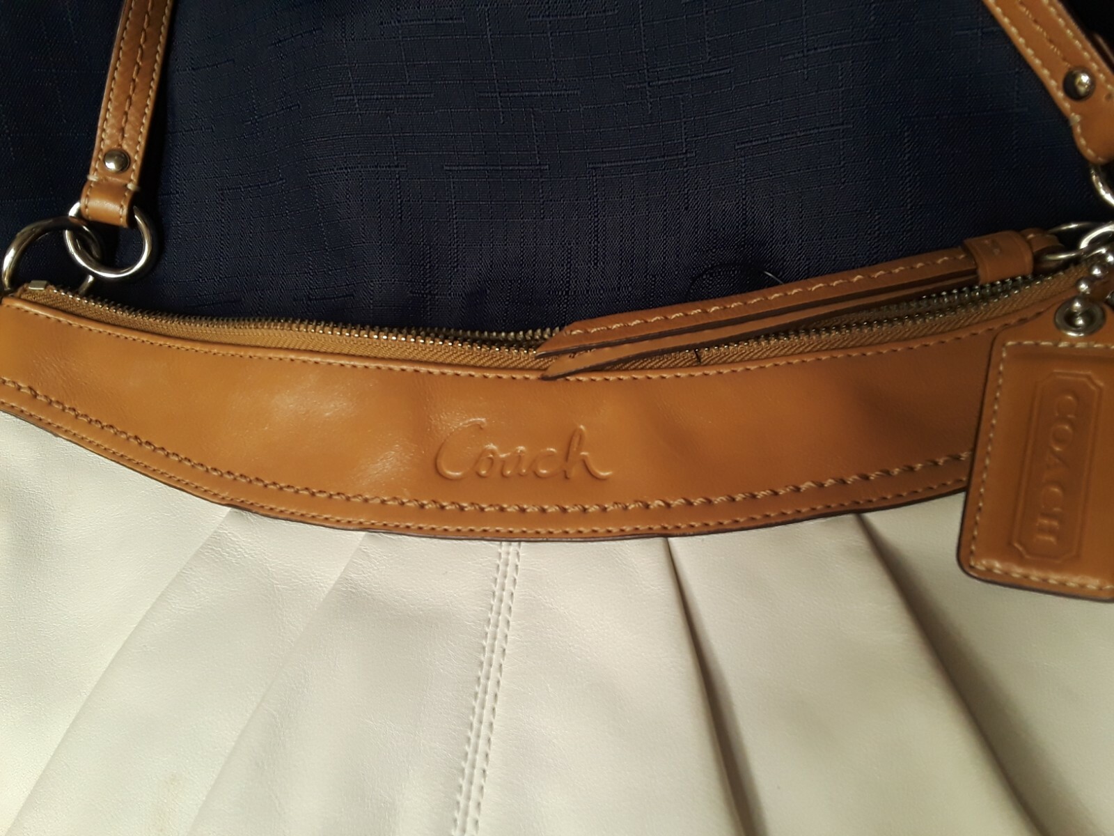 COACH tan and cream handbag style C1059-F13764 in excellent condition-image