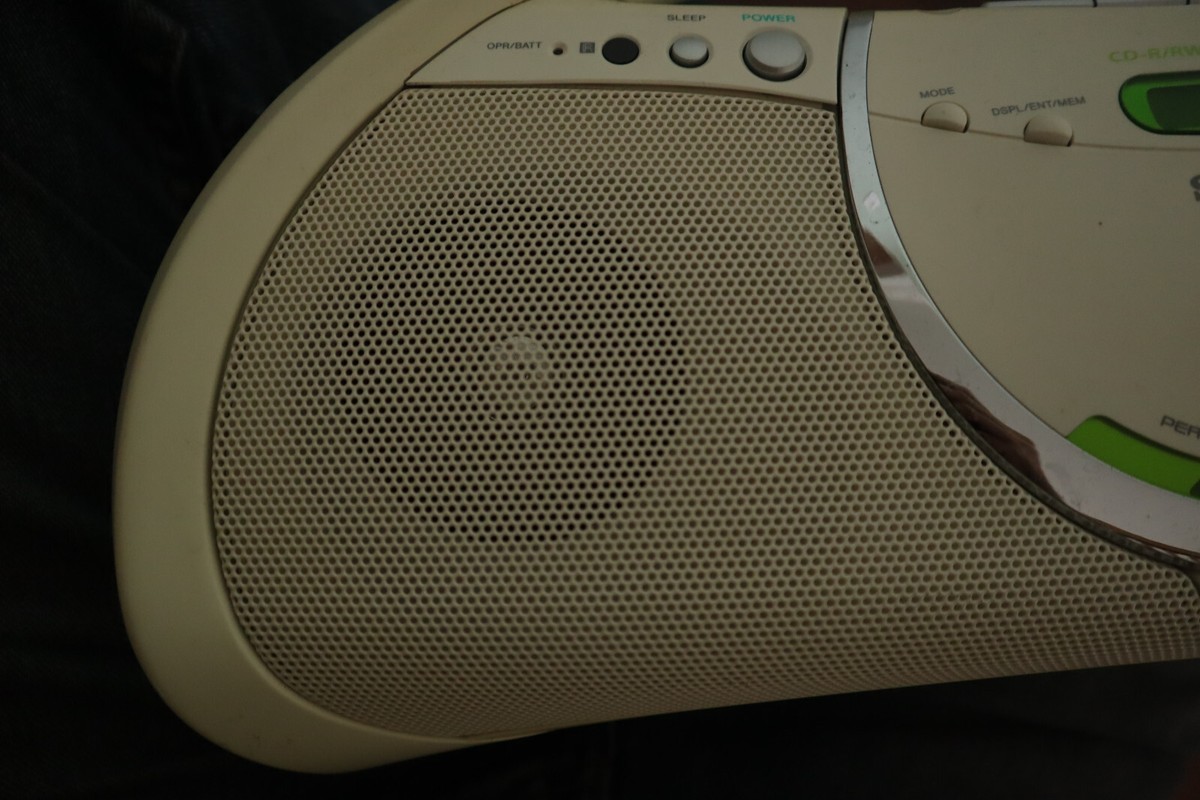 Sony Personal Audio System ZS-Y3 White Portable AM/FM Radio