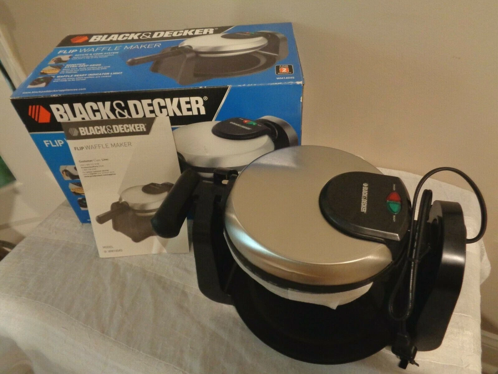 Black & Decker Rotary Flip Waffle Maker Easy Cleaning Model # WM1404S New in Box