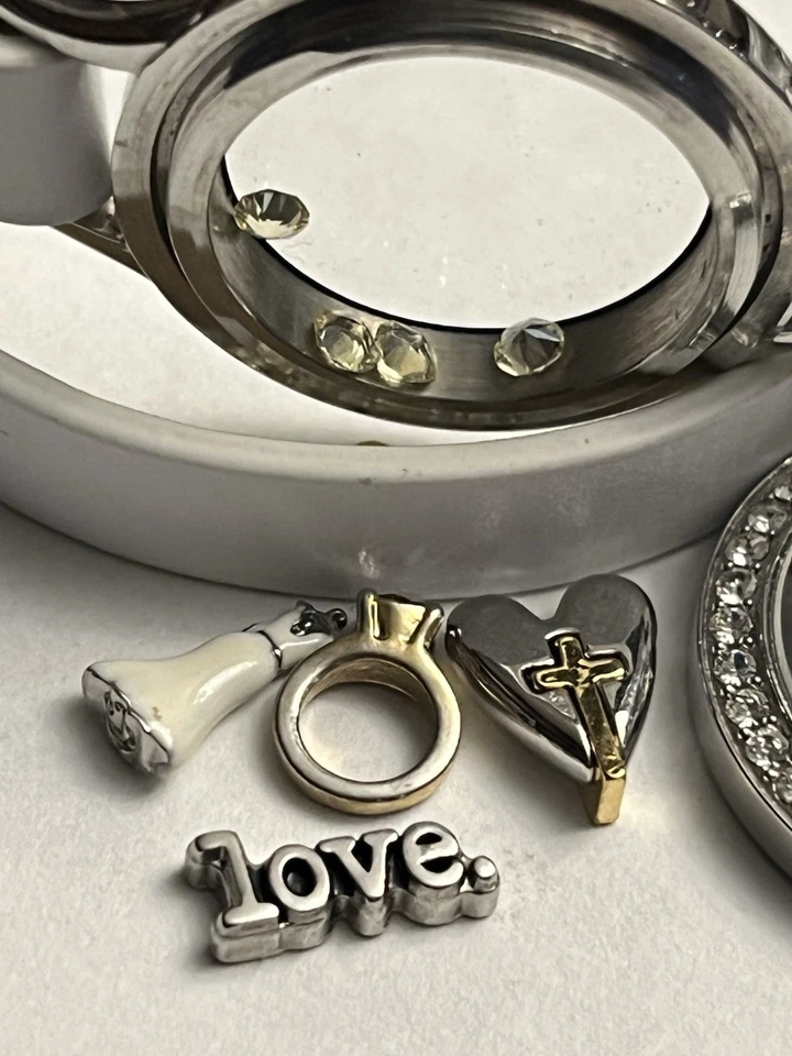 Origami’s Owl 8.5” Double Wrap White Leather Bracelet Locket - Image 3 of 4