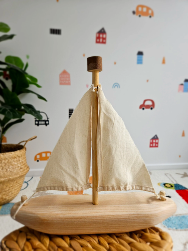 QToys USA EcoVoyager Recycled Tree Sailing boat - Picture 5 of 5
