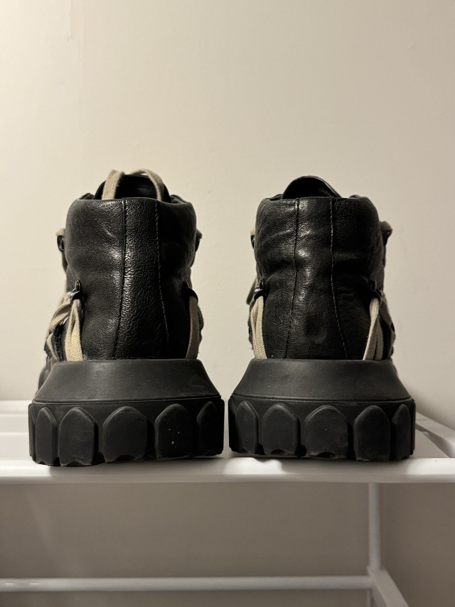 靴 25SS Rick Owens MEGALACED MEGA TRACTOR Megalaced Mega Tractor leather combat boots in grey - Rick