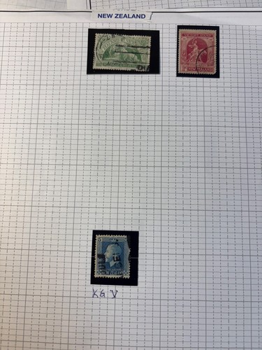 Old New Zealand & Canada Stamps Hinged on Pages Lot 1801 - Picture 2 of 18