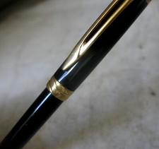 SPLENDIDE STYLO BILLE WATERMAN LIAISON EN RESINE NOIRE & PL. OR 18 CARATS