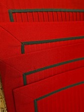 PIER 1 Vintage Holiday RED  GREEN Border Fabric Placemats set of 4 Pleated