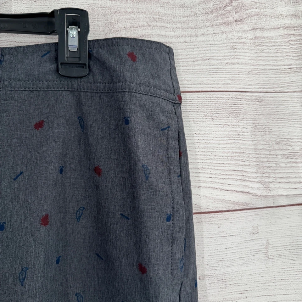 Travis Mathew Board Shorts Mens Size 36 Swim Trunks Athletic Parrots Birds - Image 3 of 4