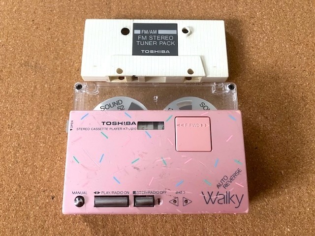 Toshiba Walky KT-AS10 Cassette Player FM/AM Radio Auto Reverse