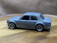 HOT WHEELS 71 DATSUN 510 RAW & UNSPUN 08 GRILL ATTACHED TO BASE. MT