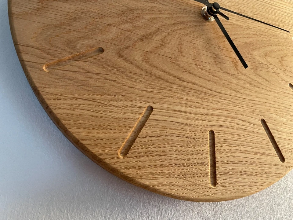 Wanduhr Holz Eiche rund handgefertigt - Bild 2 von 4