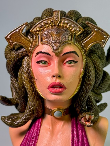 Medusa Statue-Collectible Art Piece 19 cm/ Realistic 3D Printed/ Premium Painted - Picture 5 of 9