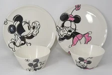 VTG ZAK! Designs Minnie Mouse Melamine Disney two 10" Plates and two 6" Bowls