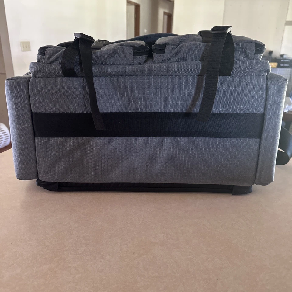 Vintage Tamrac Camera Pro Equipment Shoulder Bag Case Extra Large Gray Model 614 - Image 4 of 4