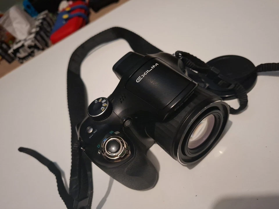 CASIO EXILIM EX-FH20 Digital Camera 40fps high speed continuous shooting  - Bild 2 von 4