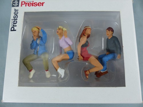 PREISER échelle G ,  1/22,5 réf 45112 , lot de 4 figurines voyageurs assis | Condition: Neuf