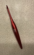 Furls Red Aluminum Streamlined Metal Crochet Hook H-5.0mm