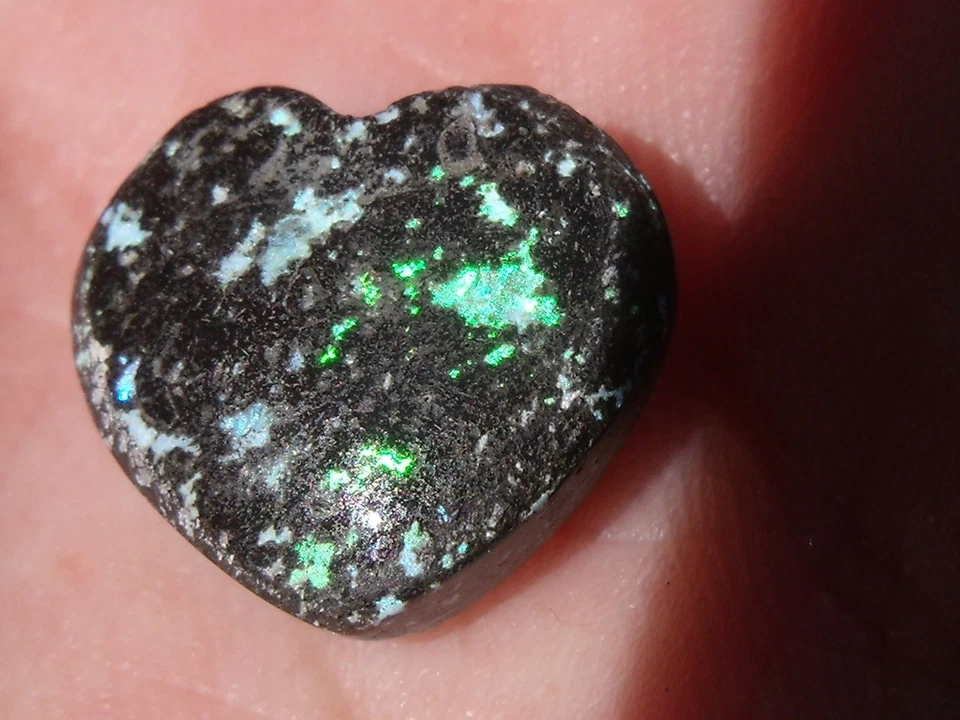 Cabujón corazón ópalo leopardo mexicano 5,99 quilates Foto 2 de 4