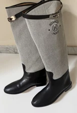 Boot women size 9, (41 Euro). Black