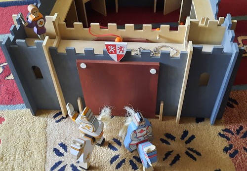 Ritterburg- Holz - Ritter - Holztiger - groß - Bild 7 von 22