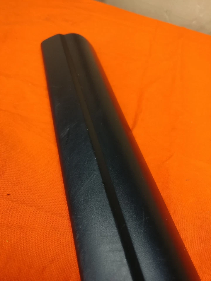 BMW OEM E60 E61 AMBOS IZQUIERDO DERECHO EMBELLECEDOR INFERIOR PANEL DE DESGASTE DELANTERO NEGRO CIRCUNDANTE Foto 4 de 4