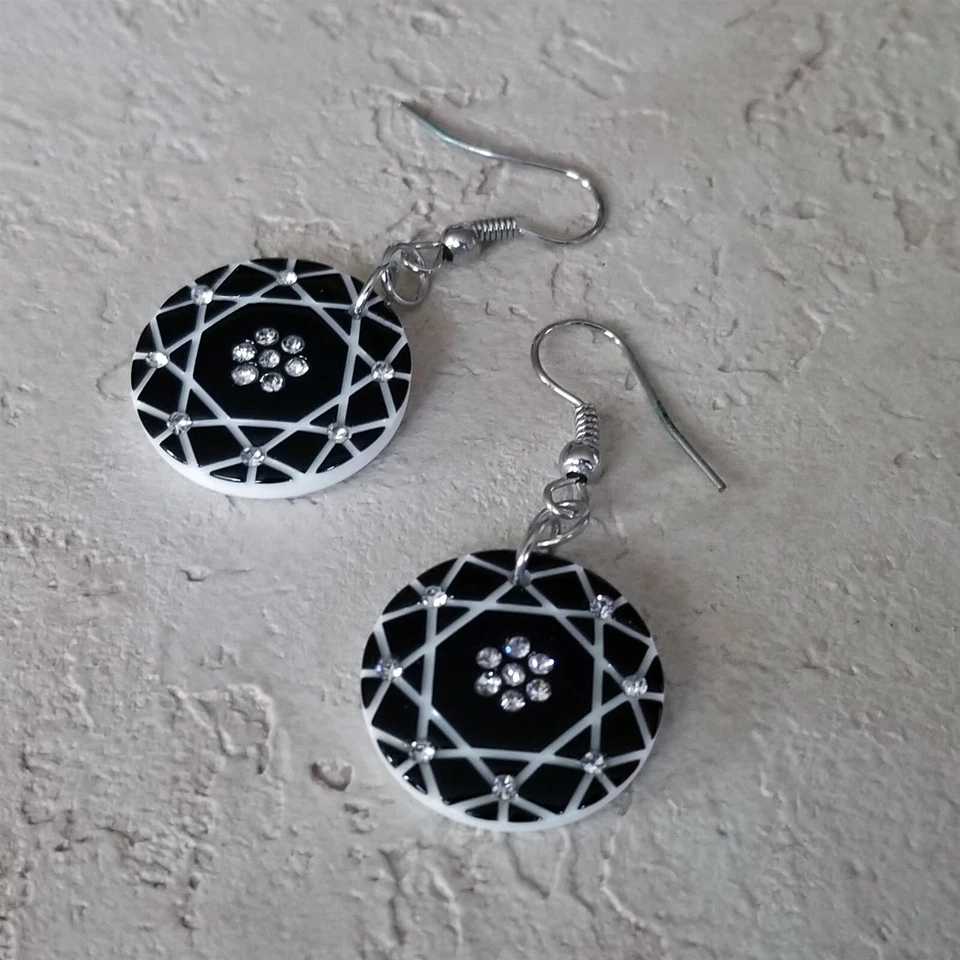 Retro White Black Lucite Austrian Crystal Circle Geometric Dangle Earrings - Image 4 of 4