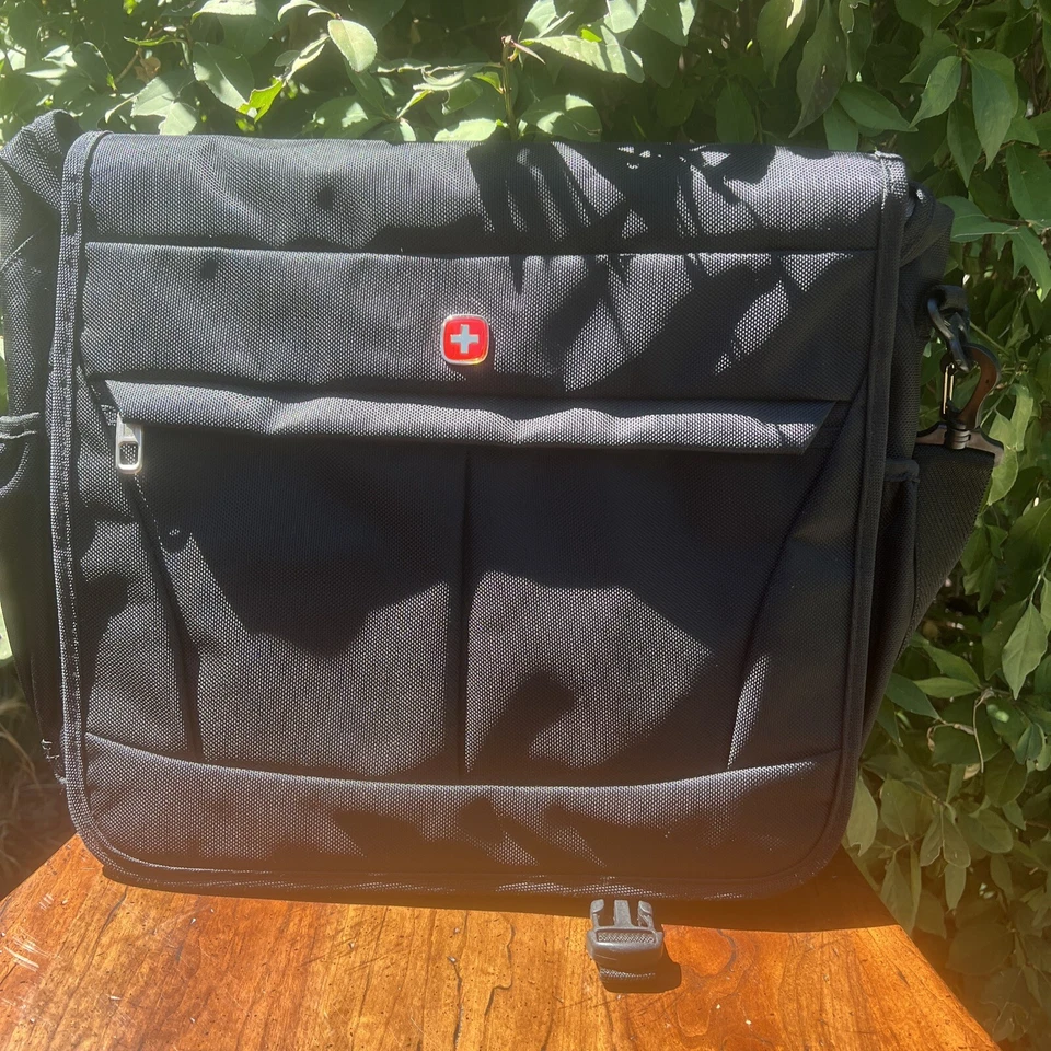 ¡Bolsa de computadora Swissgear Swissgear usada en excelente estado limpia! ¡Toneladas de bolsillos! ¡Ideal para escuela/trabajo! Foto 2 de 4