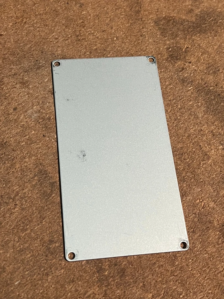 Original Boss leere Backplate für kompakte Pedale