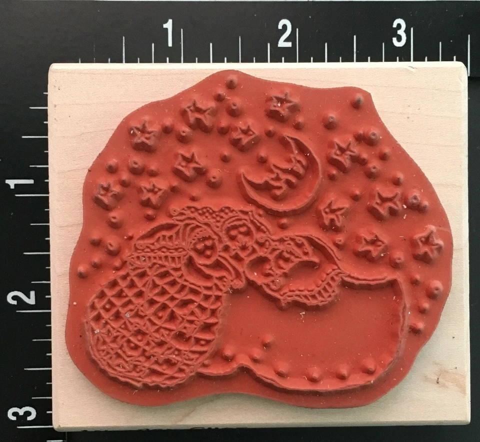 ZAPATO DE MADERA CON NIÑOS DURMIENDO ESTRELLAS DE LUNA Stampington & Co Sello de goma de madera Foto 2 de 4