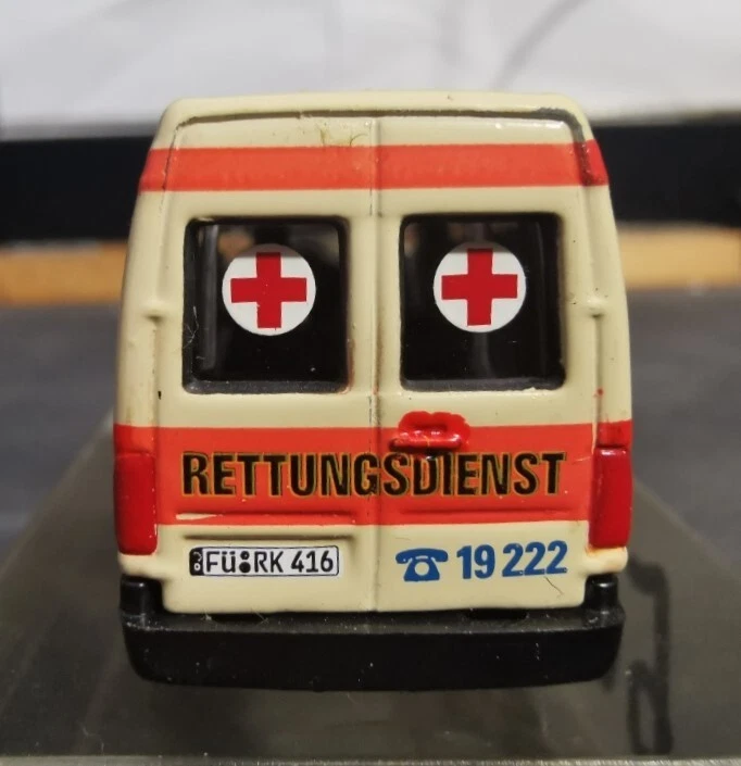 SCHUCO Mercedes Benz Sprinter Ambulanza "RETTUNGSDIENST 19 222" - scala H0 - Immagine 4 di 4