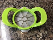 VINTAGE Progressive Dishwasher Safe Apple Slicer & Corer 8 Slices LIME GREEN