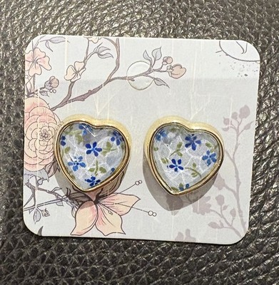 Beautiful  heart shaped   Stud  EARRING .
