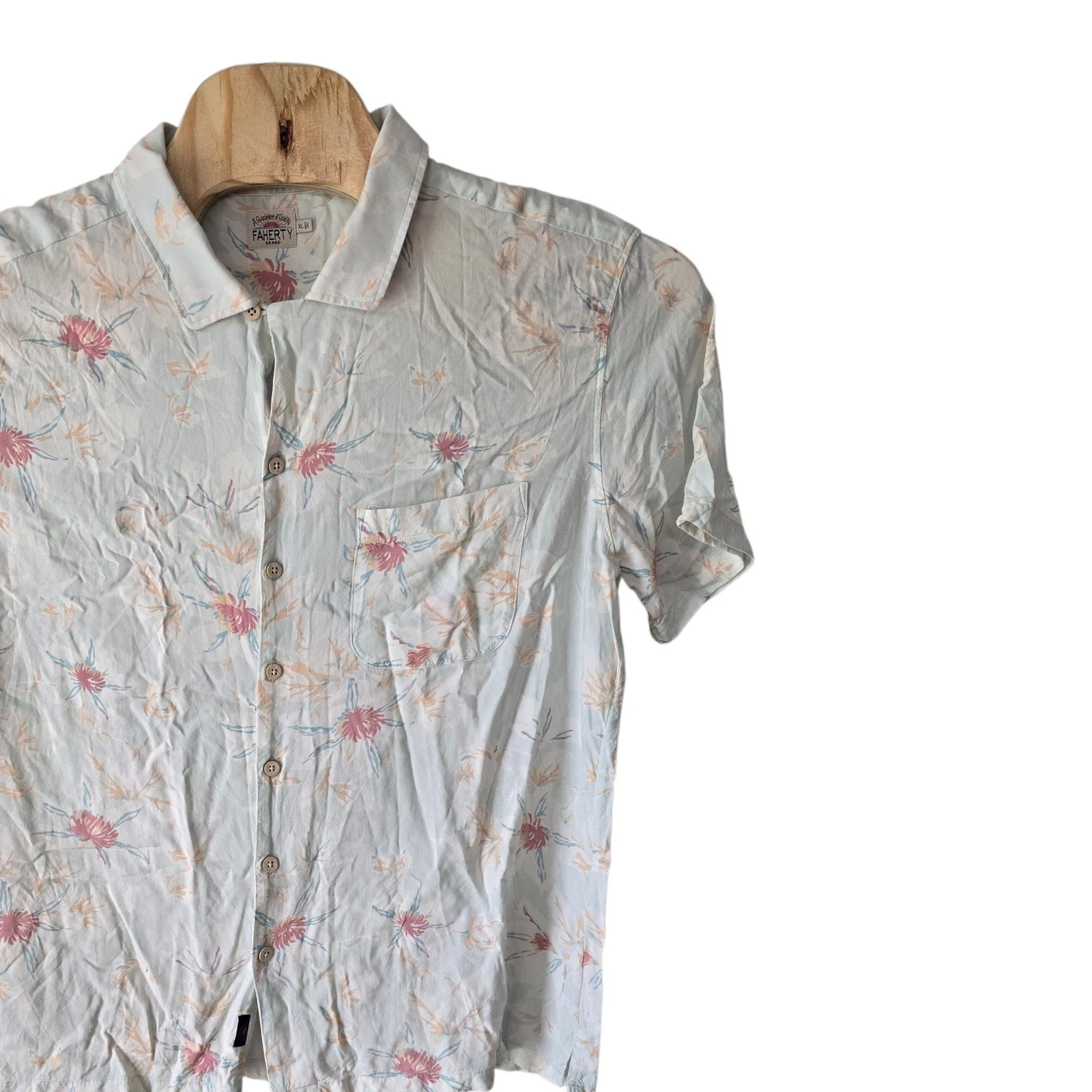 Faherty Mens XL Short Sleeve Button Down Shirt Recycled Rayon Floral Blue Pink
