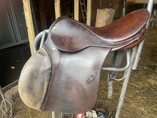 Stubben Siegfried Extra II 17 1/2"Medium (28) Close Contact Springsattel.