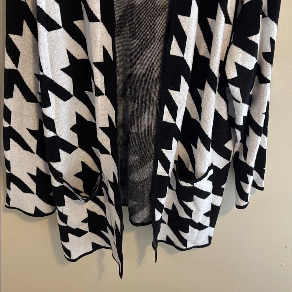 Cárdigan pata de gallo blanco y negro Allison Daley talla 2x  Foto 3 de 4