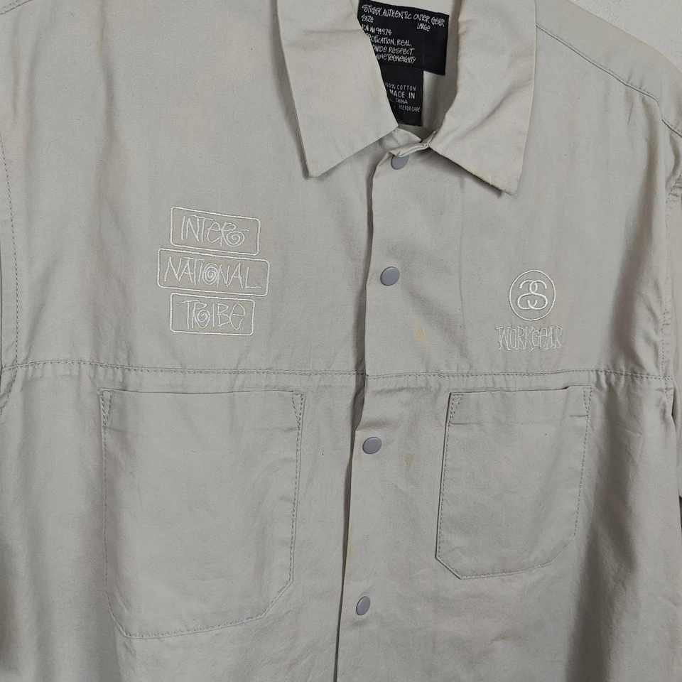 Camisa De Colección Stussy Abotonada Hombres Grande Gris Claro Tribu Internacional Ropa de Trabajo Foto 3 de 4