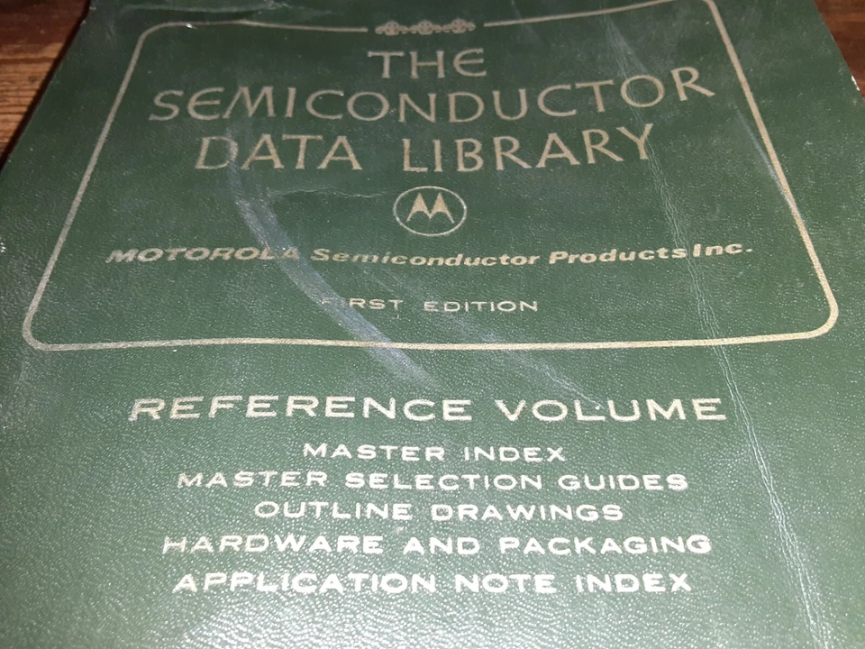 1972 年摩托罗拉半导体数据库第 1 版参考卷 ☆ — 第 3/4 张图片