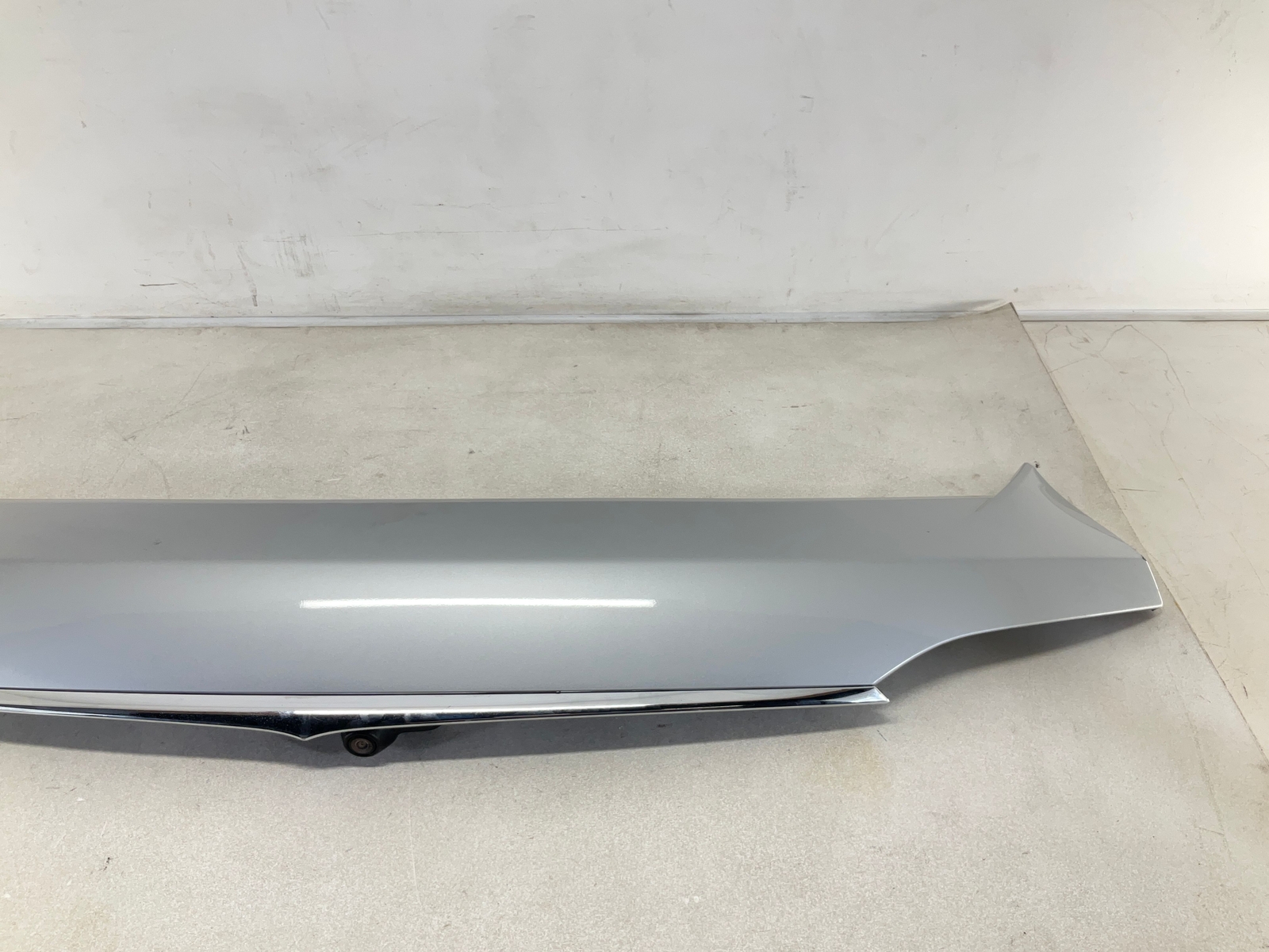17-20 MASERATI Levante Rear Liftgate Tailgate Spoiler w/ Camera OEM