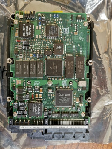 IBM - Quantum 1GB SCSI 68pin 3.5" HDD XP31070W - Picture 2 of 5