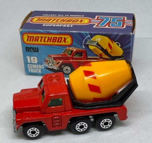 MATCHBOX LESNEY SUPERFAST MB19 RED PETERBILT CEMENT TRUCK NOS VINTAGE 1976 - Picture 2 of 5