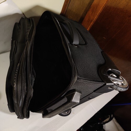 OGIO Kickstart 22" Geico Nascar Racing 13 Edition Rolling Travel Bag