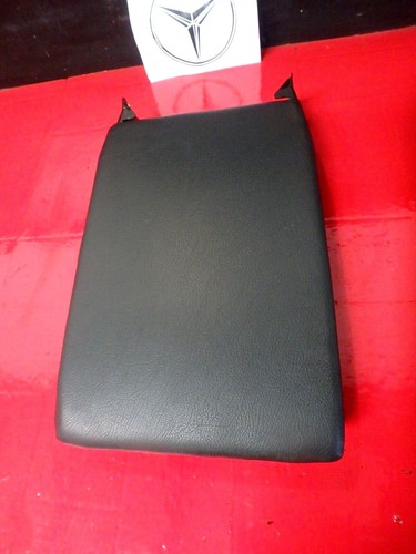 01-05 MERCEDES BENZ C240 ASIENTO TRASERO REPOSABRAZOS CON PORTAVASOS NEGRO - Imagen 2 de 4