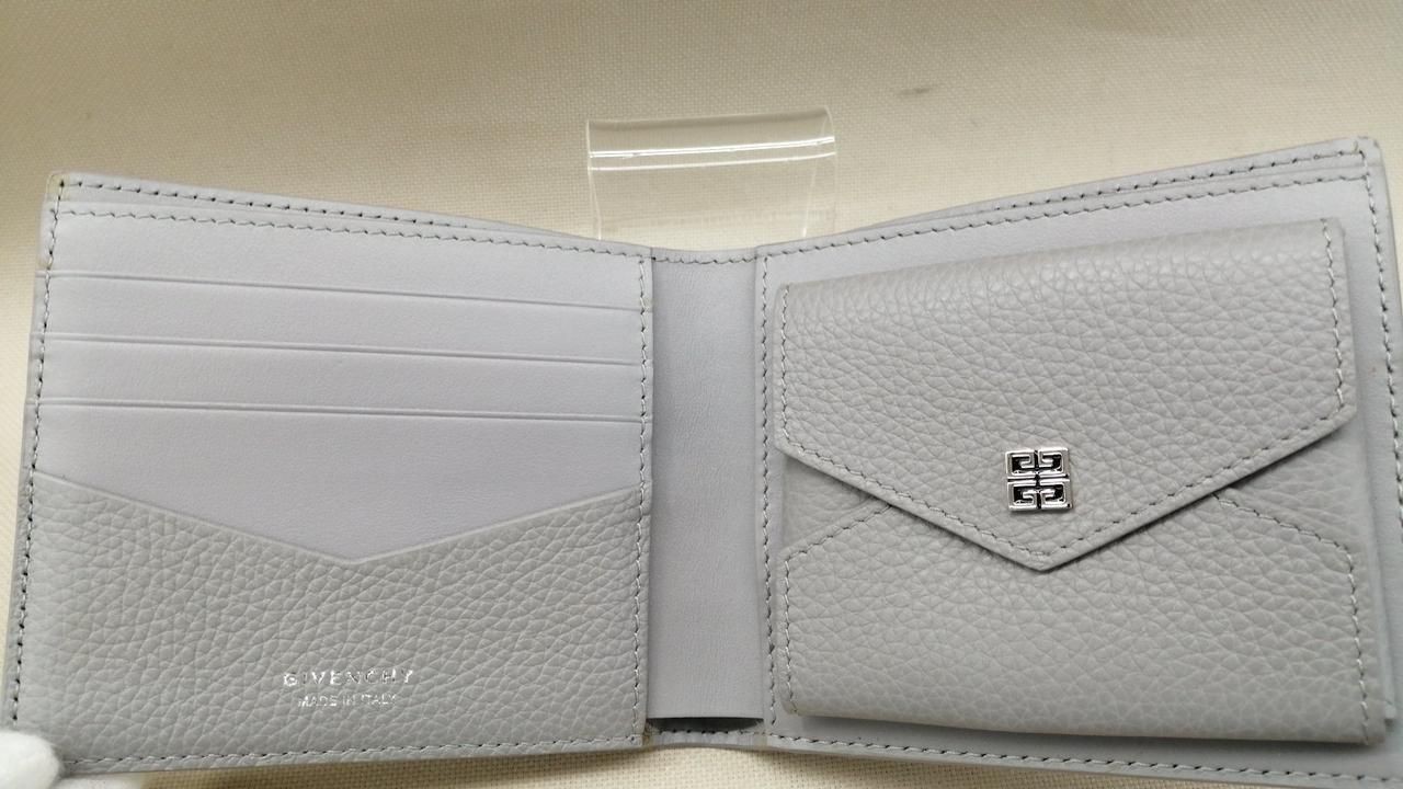 GIVENCHY Bifold Wallet BK6090K18A030 Used image 3