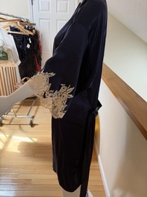 Lise Charmel  "Splendeur Soie" Navy Satin Kimono Robe Lace Trim Belted M