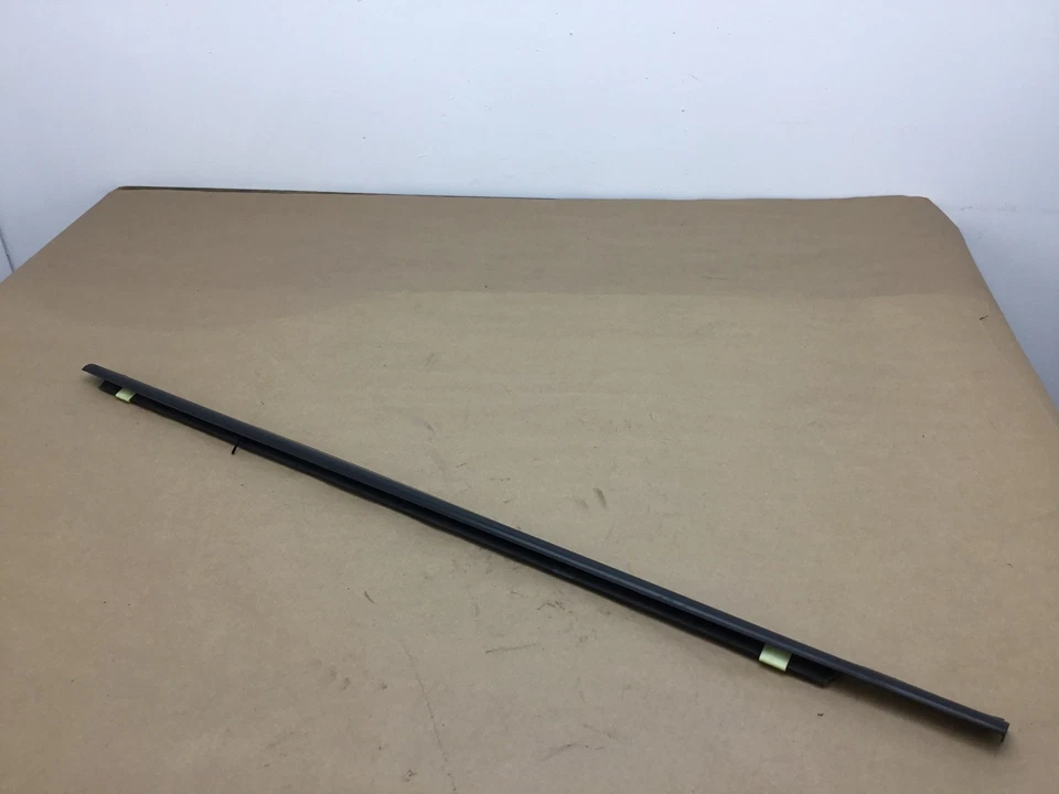 Kia Sedona Front Left Driver Door Belt Window Trim Molding 2006 - 2009 :A - Image 2 of 4