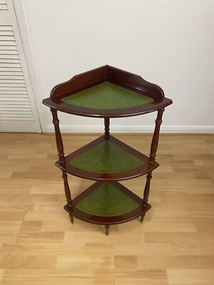 Vintage 3 Etagen Eckregal Vitrinenständer mit gedrechseltem Design & Lederintarsien
