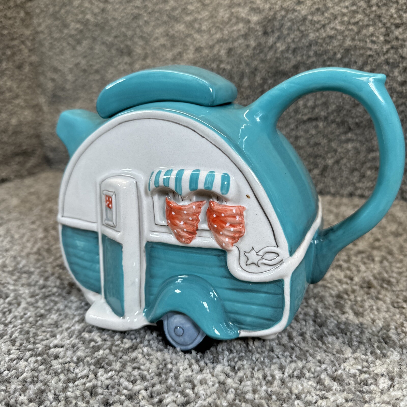 Tetera Blue Sky remolque retro cámper azul azulado verde comedor coche caravana